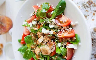 Lamb Lettuce (Sorrel) With White Cheese & Tomatoes Recipe